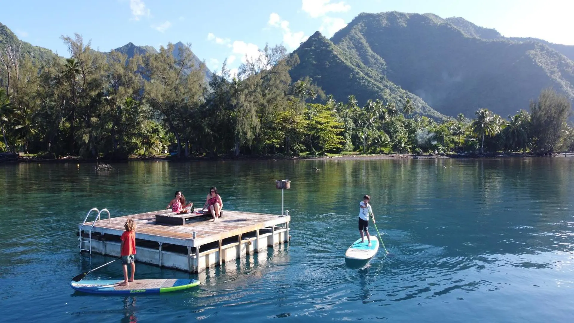 Tahiti-Bungalow At Teahupoo: Beachfront With Pountoon And Mini Pool