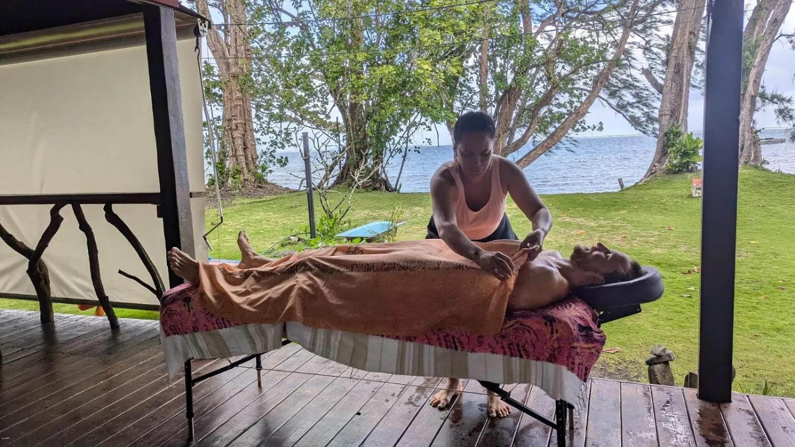 Tahiti-Bungalow At Teahupoo: Beachfront With Pountoon And Mini Pool French Polynesia